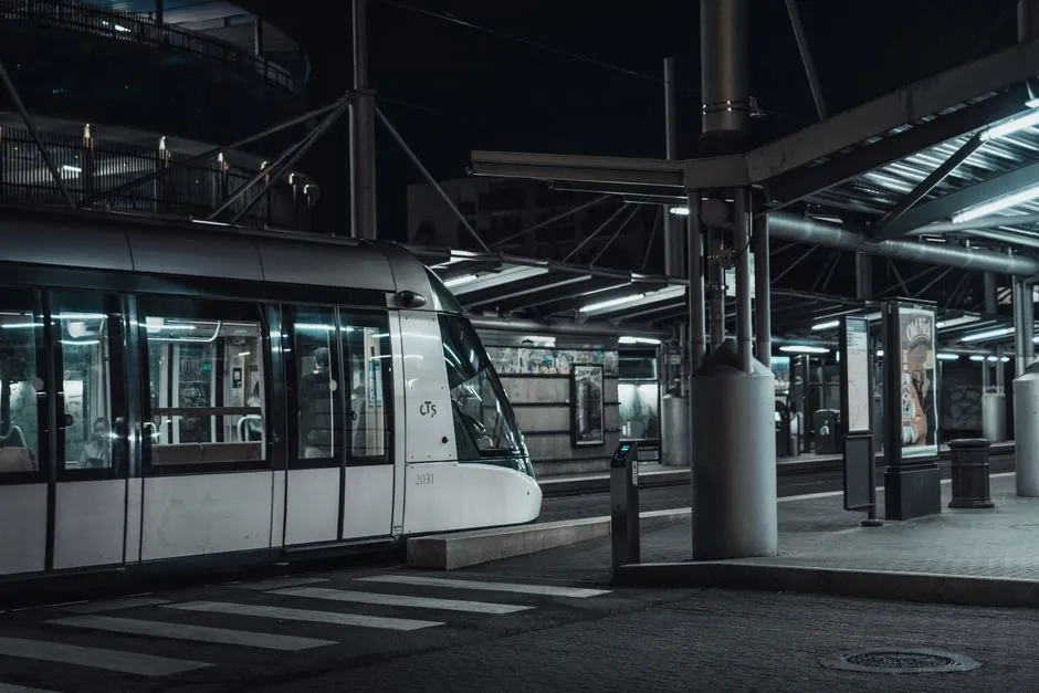 Var Without a Car: Plan a Train-and-Bus Trip